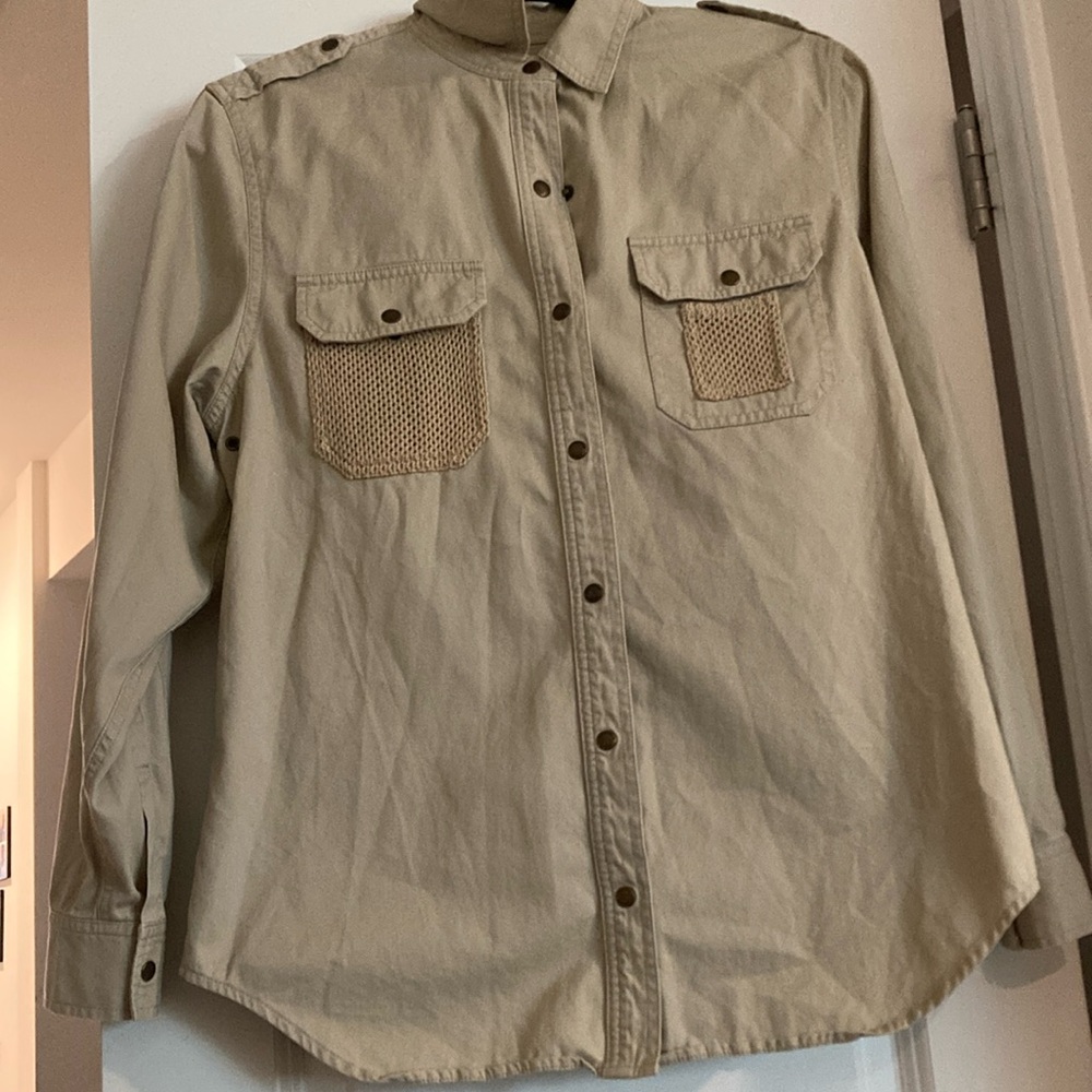 Jones wear sport women’s Tan Button-Up shirt size 8 everyday fashion spring